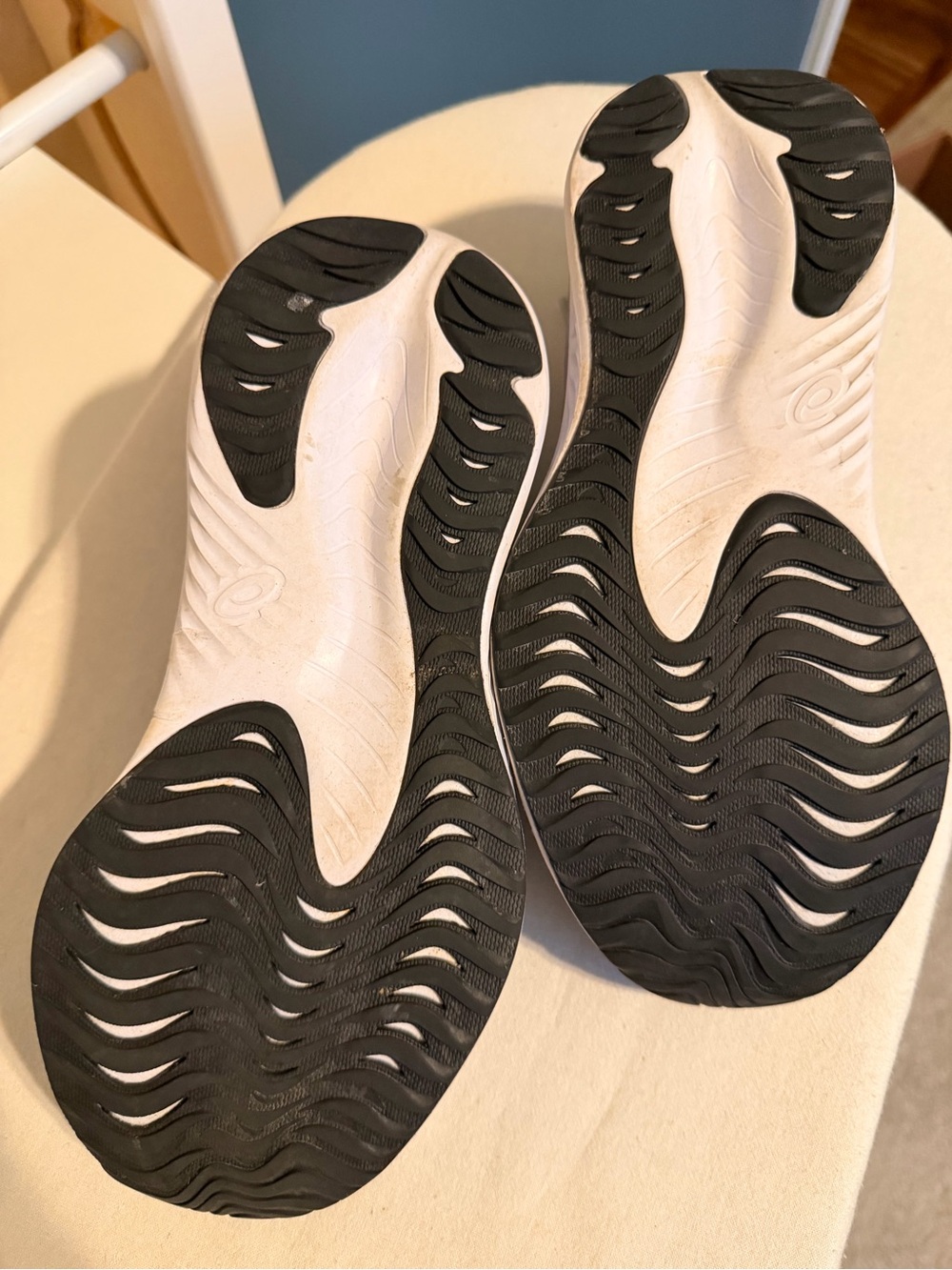 Asics Grey Mesh Athleisure Running Shoes - Picture 4 of 4